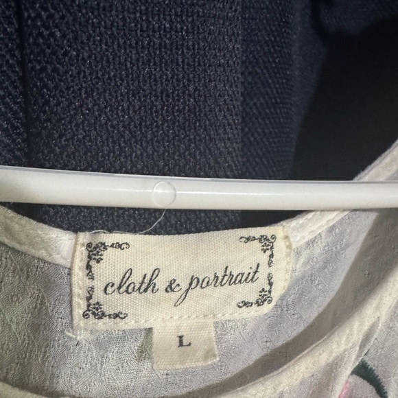 Embroidered White Blouse - Picture 5 of 6